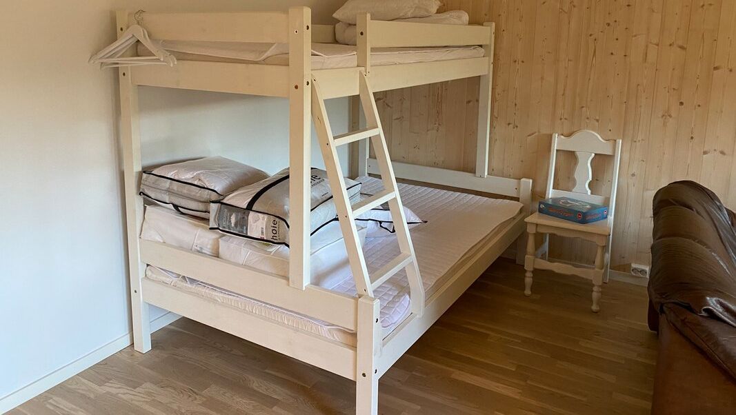 Hvit køyseng